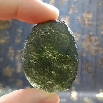 Натурален Молдавит Чешки Метеоритен Удар Стъклени Мъниста Груб Камък Crystal Енергиен Камък